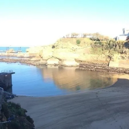 Voltaire : Avec Terrasse Proche Plages *