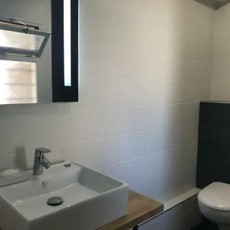 Voltaire : Avec Terrasse Proche Plages Apartament *